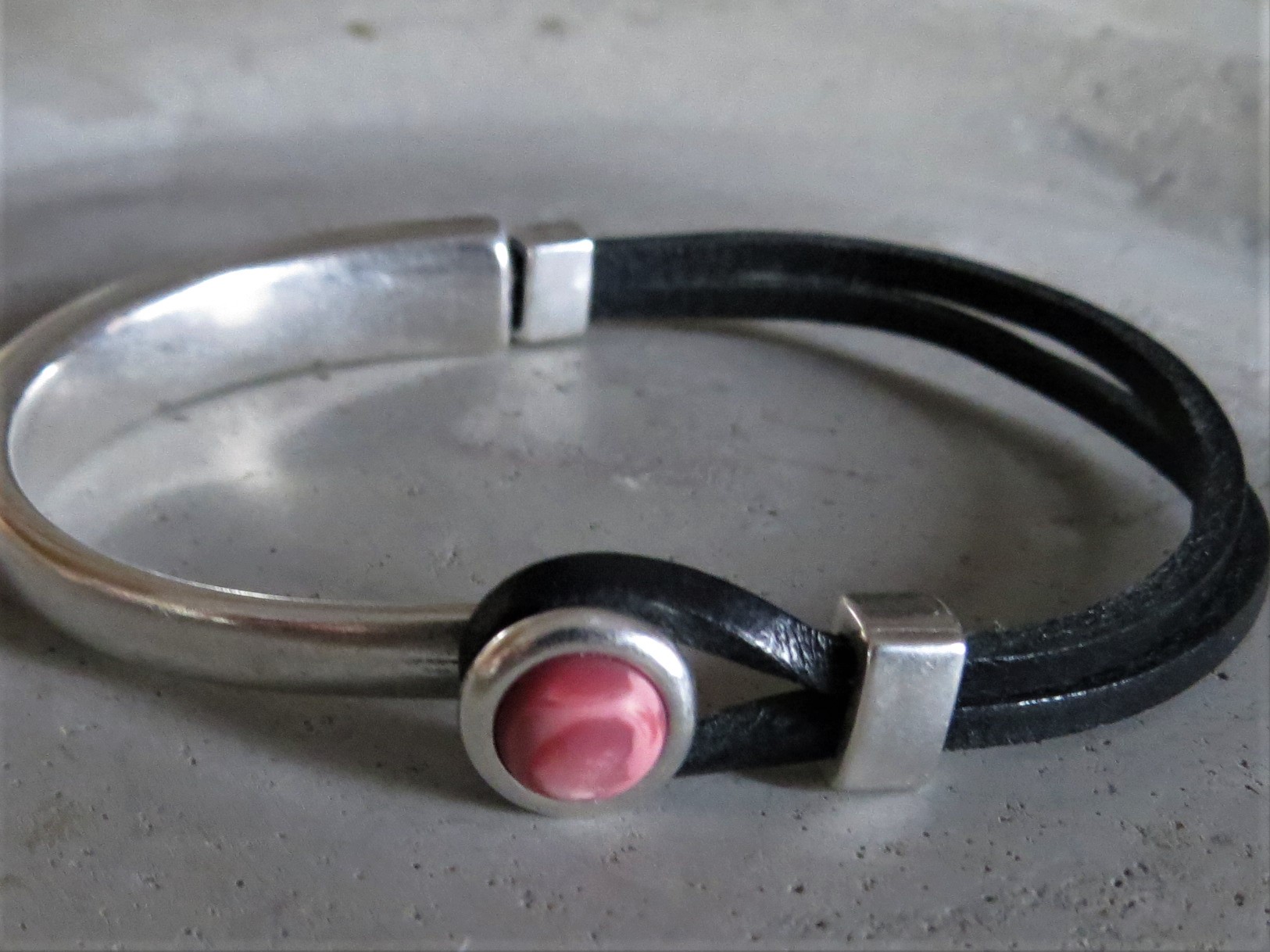 QOSS Armband EVA Vintage Schwarz Rosa matt XL  - Onlineshop Tante Emmer